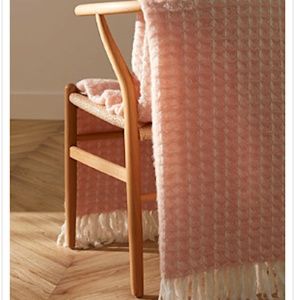 Rustic wool blend pastel pink waffled throw 130 x 170 cm NWT